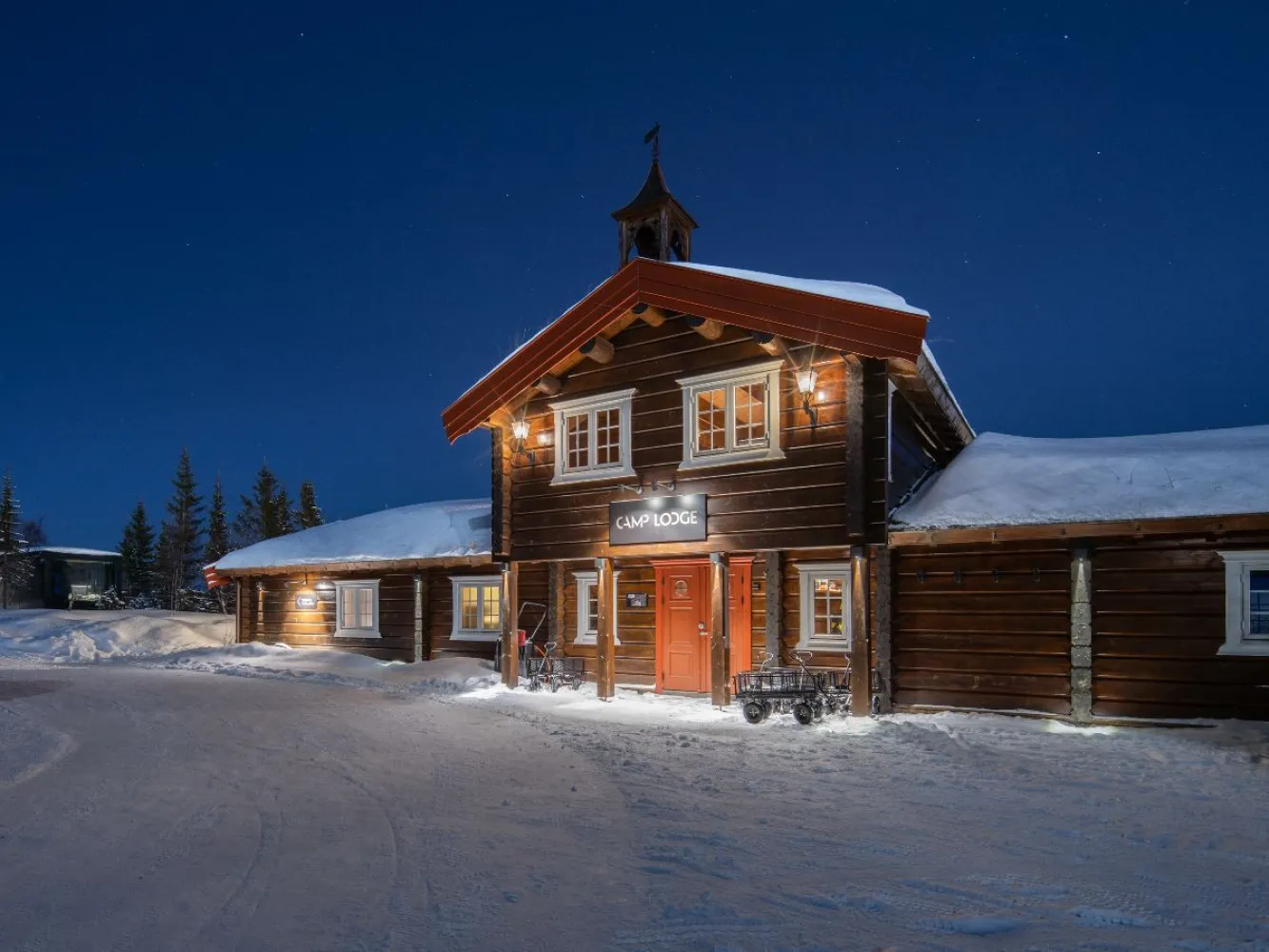 Nordlyset over Camp Lodge